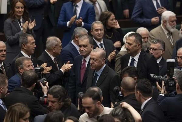 Cumhurbaşkanı Erdoğan'dan Özgür Özel'e şiir tepkisi! 'Asıl cahilin kendisi olduğu ortaya çıktı'